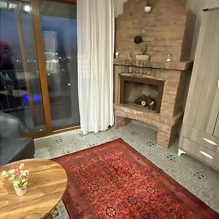 Cundera Ayvalı